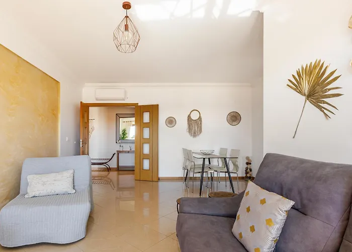 Апартаменти Sea View Apartment, Ac, Wifi, Pool Албуфейра