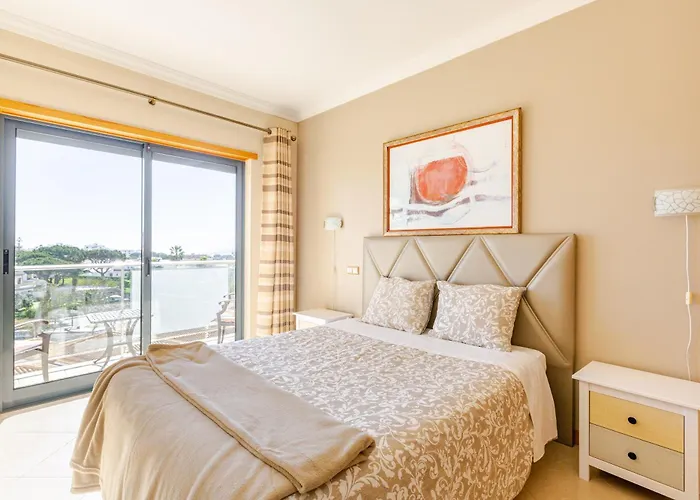 Sea View Apartment, Ac, Wifi, Pool Албуфейра