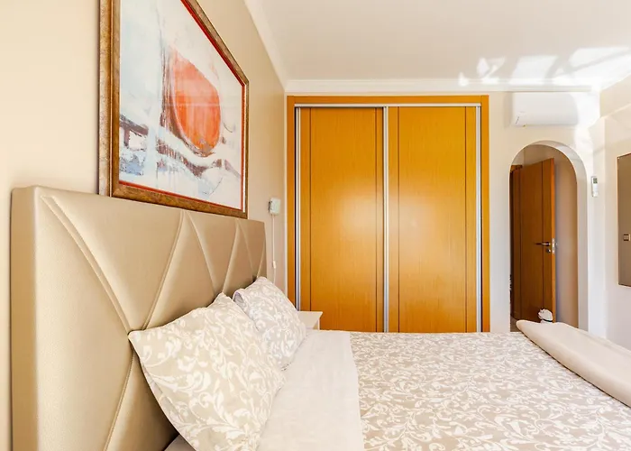 Апартаменты Sea View Apartment, Ac, Wifi, Pool